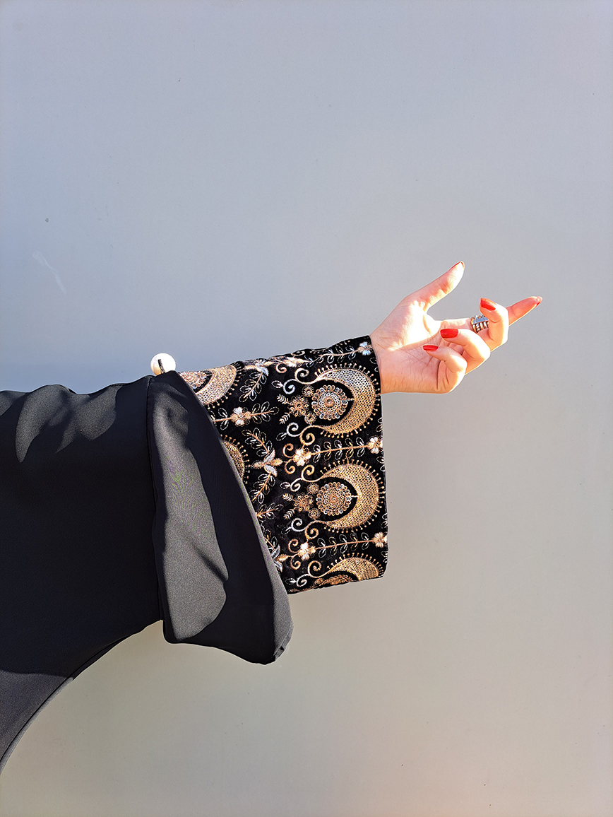 عبا با تزئینات - ماهرخ تقی زاده